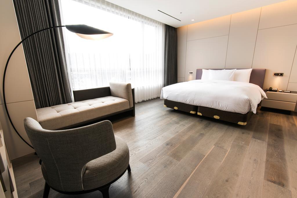 Pool Suite Welcome Fruit & Extra bed 1